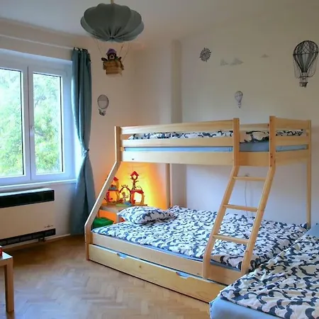 Lovely Family With Parking And Garden