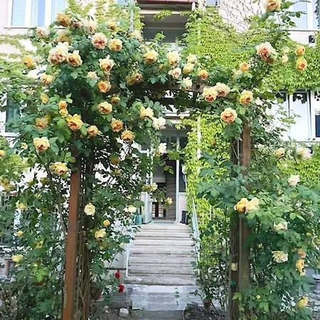 Apartamento Lovely Family With Parking And Garden Praga