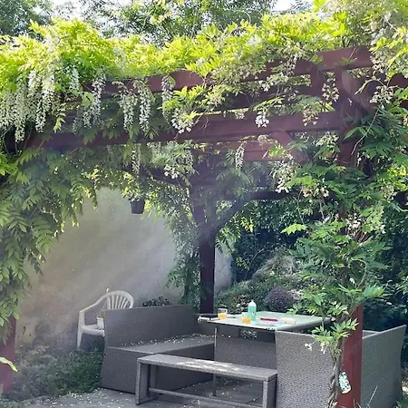 Lovely Family With Parking And Garden Praga